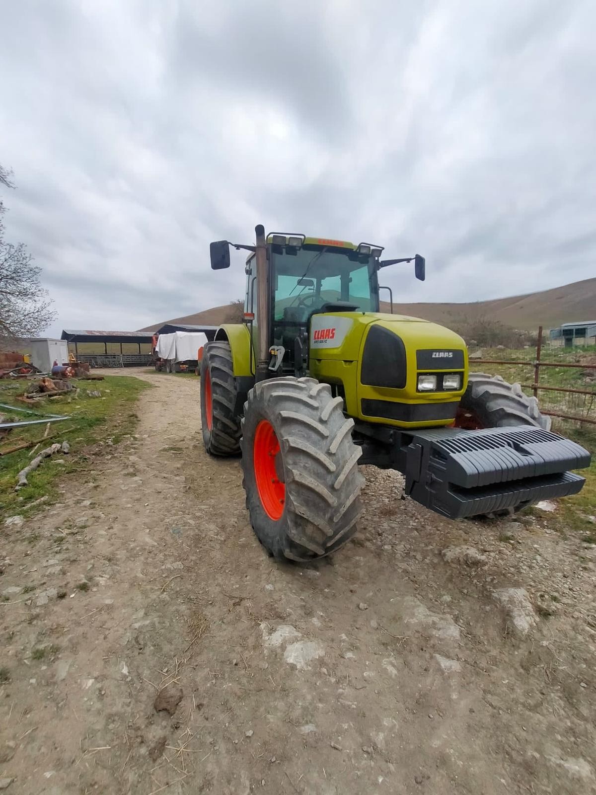 CLAAS ARES 826