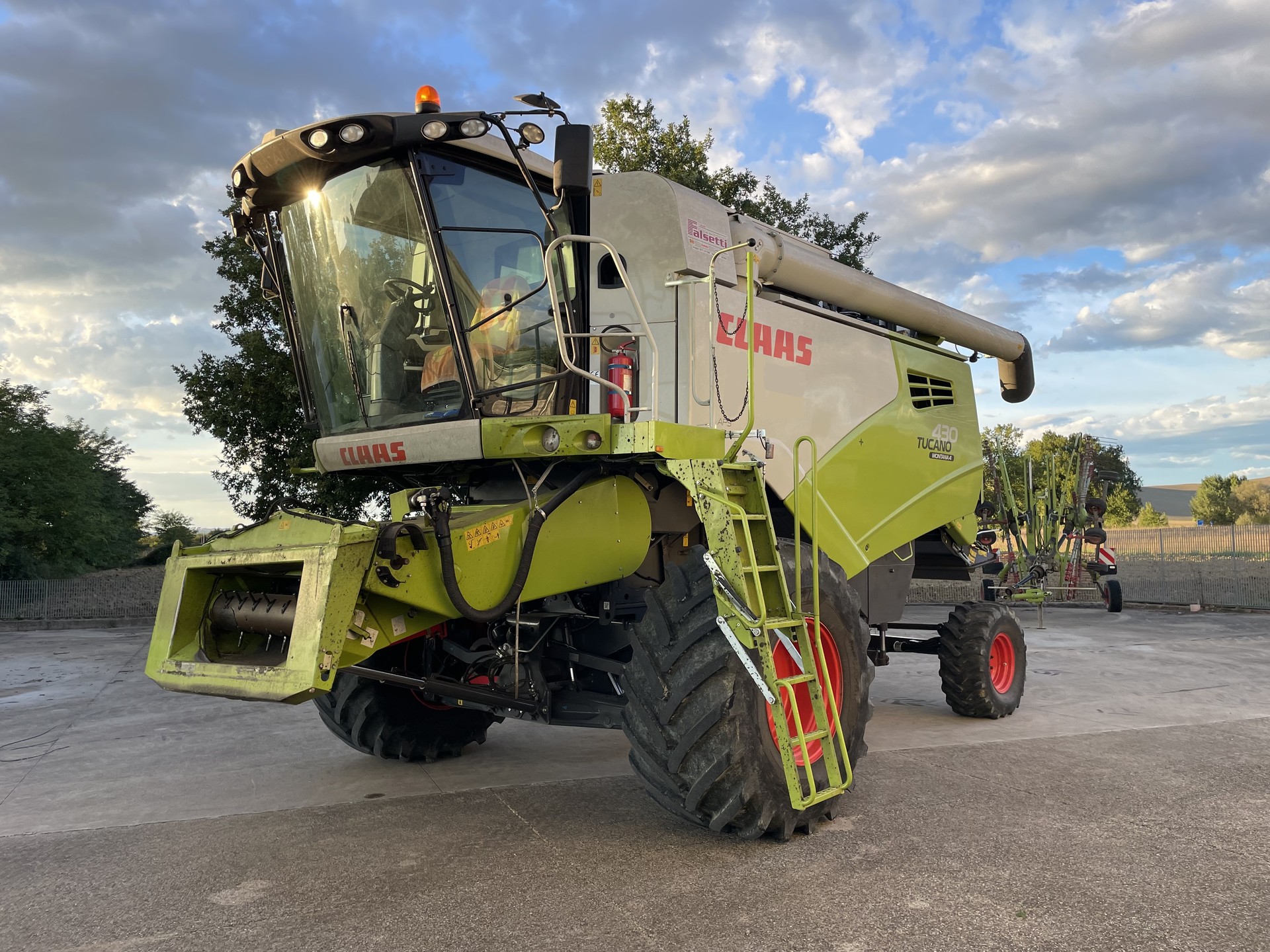 CLAAS TUCANO 430 (2)