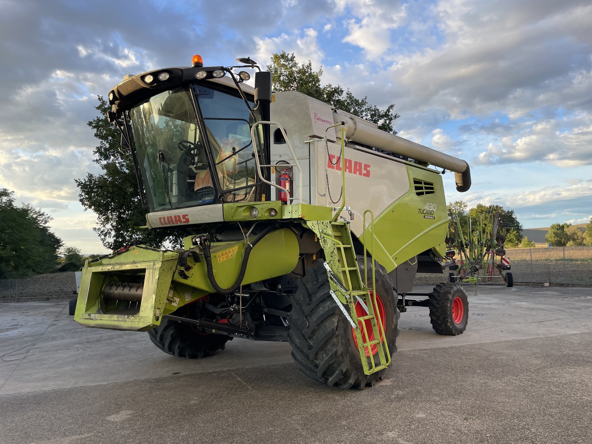 CLAAS TUCANO 430 (2)