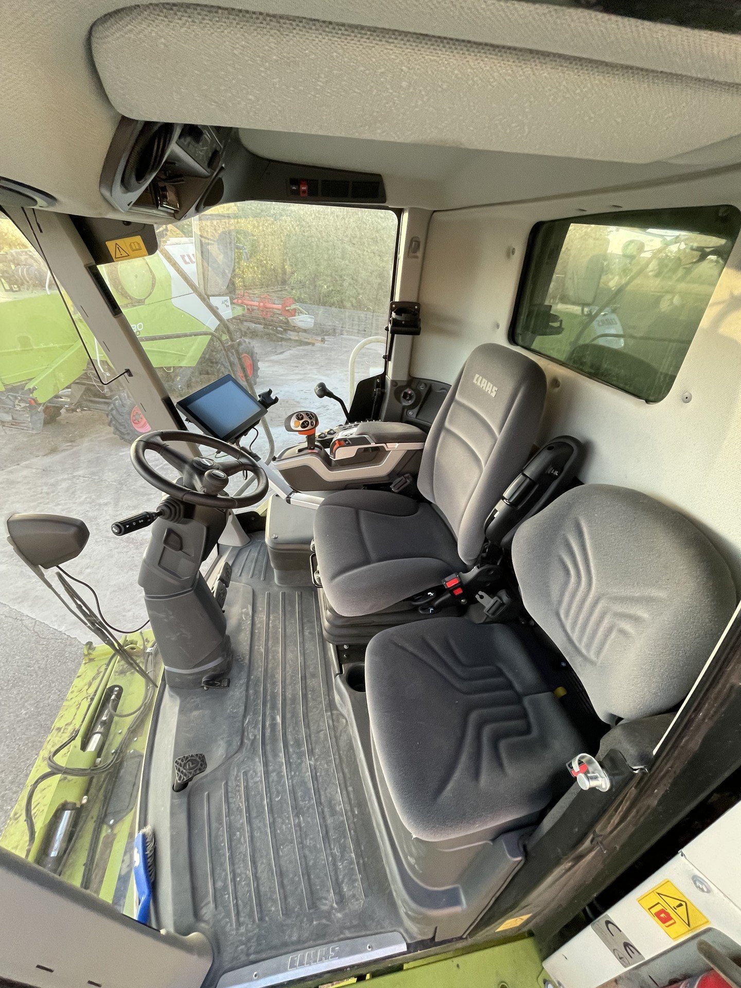 CLAAS TUCANO 430 (2)