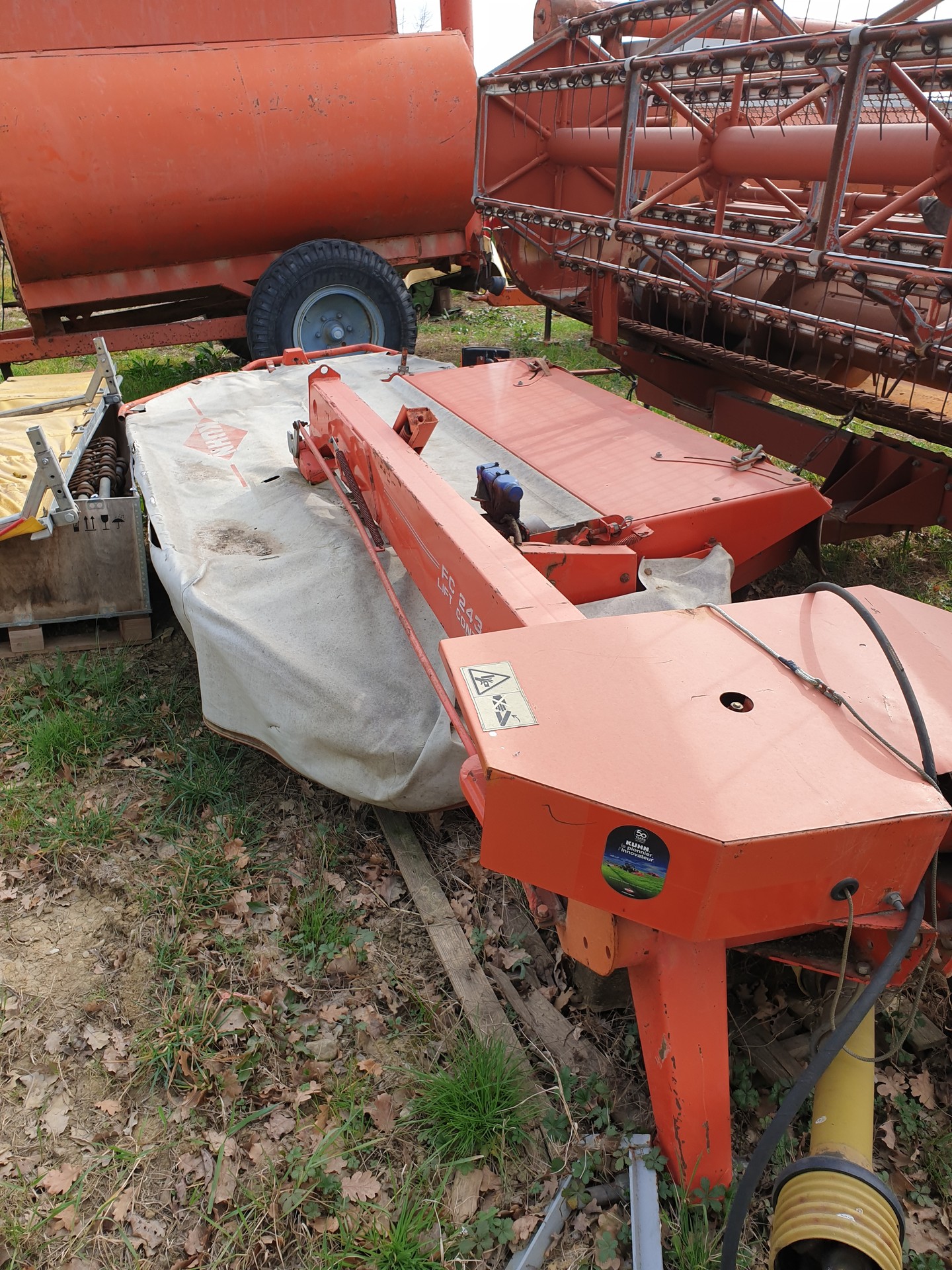 KUHN FC243R