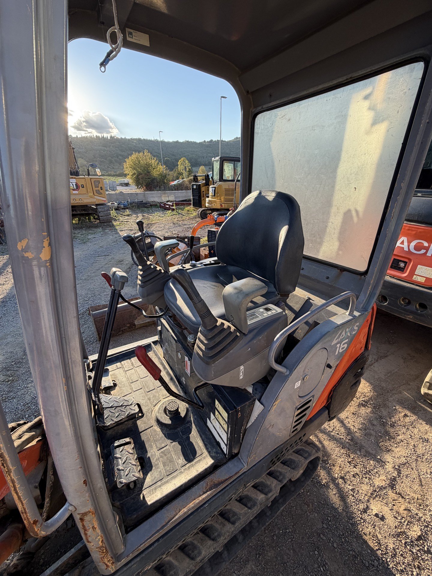 HITACHI ZAXIS 15