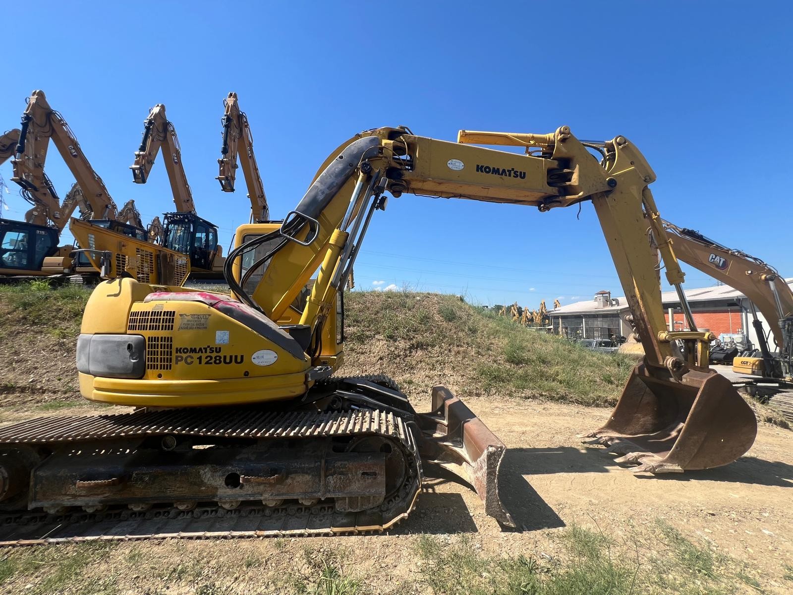 KOMATSU PC128