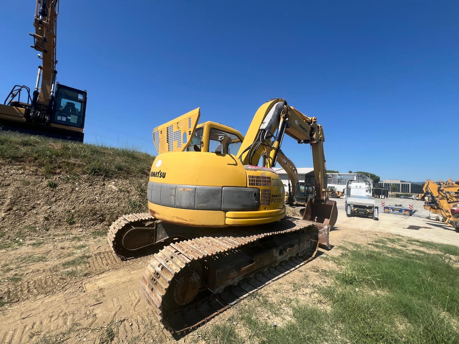 KOMATSU PC128