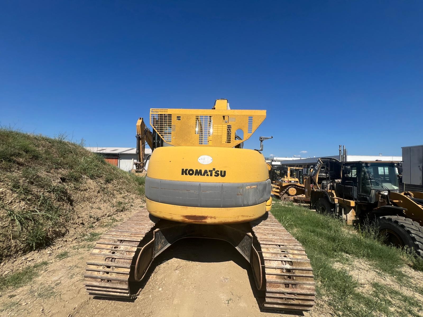 KOMATSU PC128