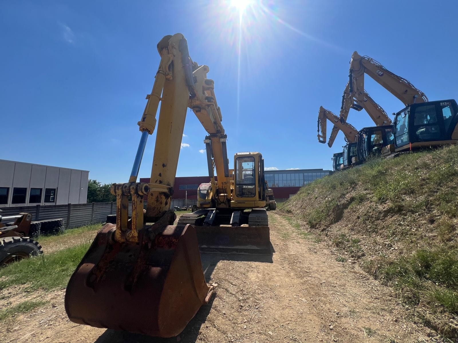 KOMATSU PC128