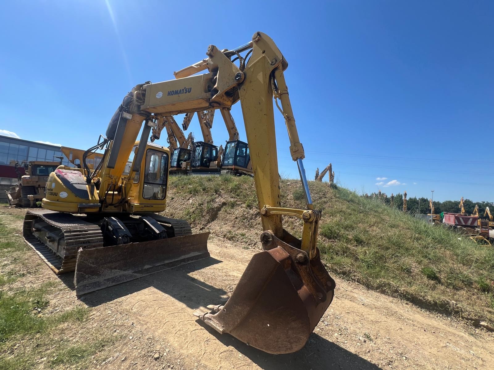 KOMATSU PC128