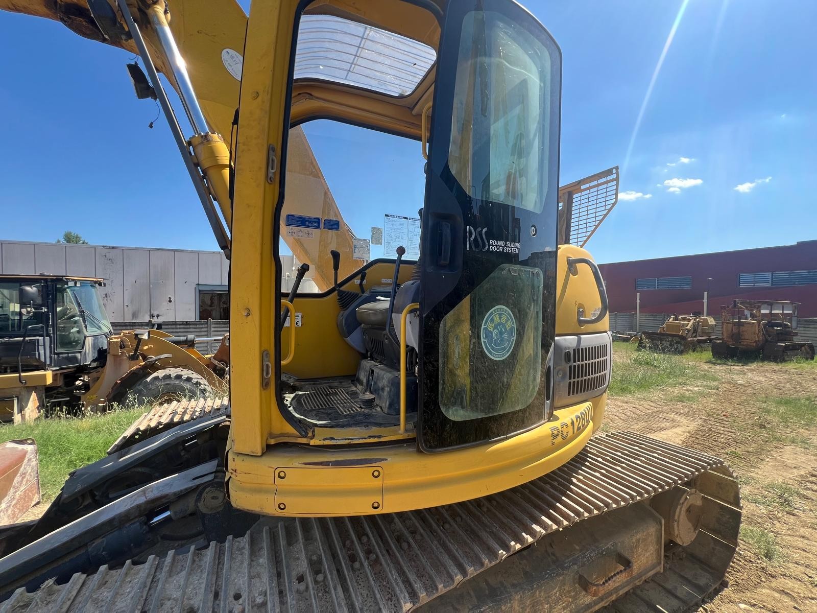 KOMATSU PC128