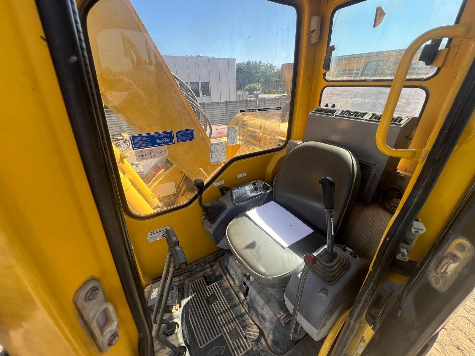 KOMATSU PC128