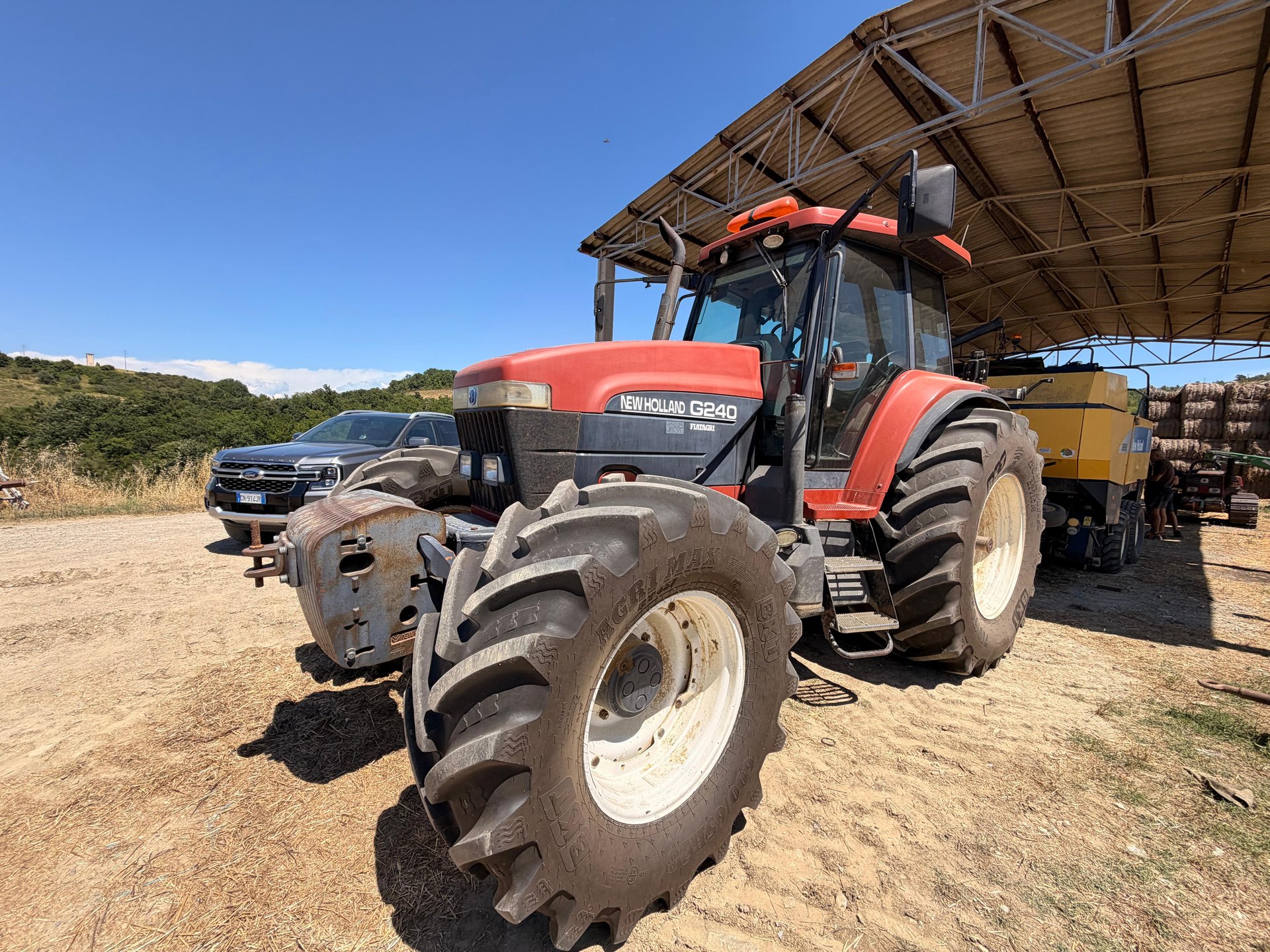 NEW HOLLAND G 240