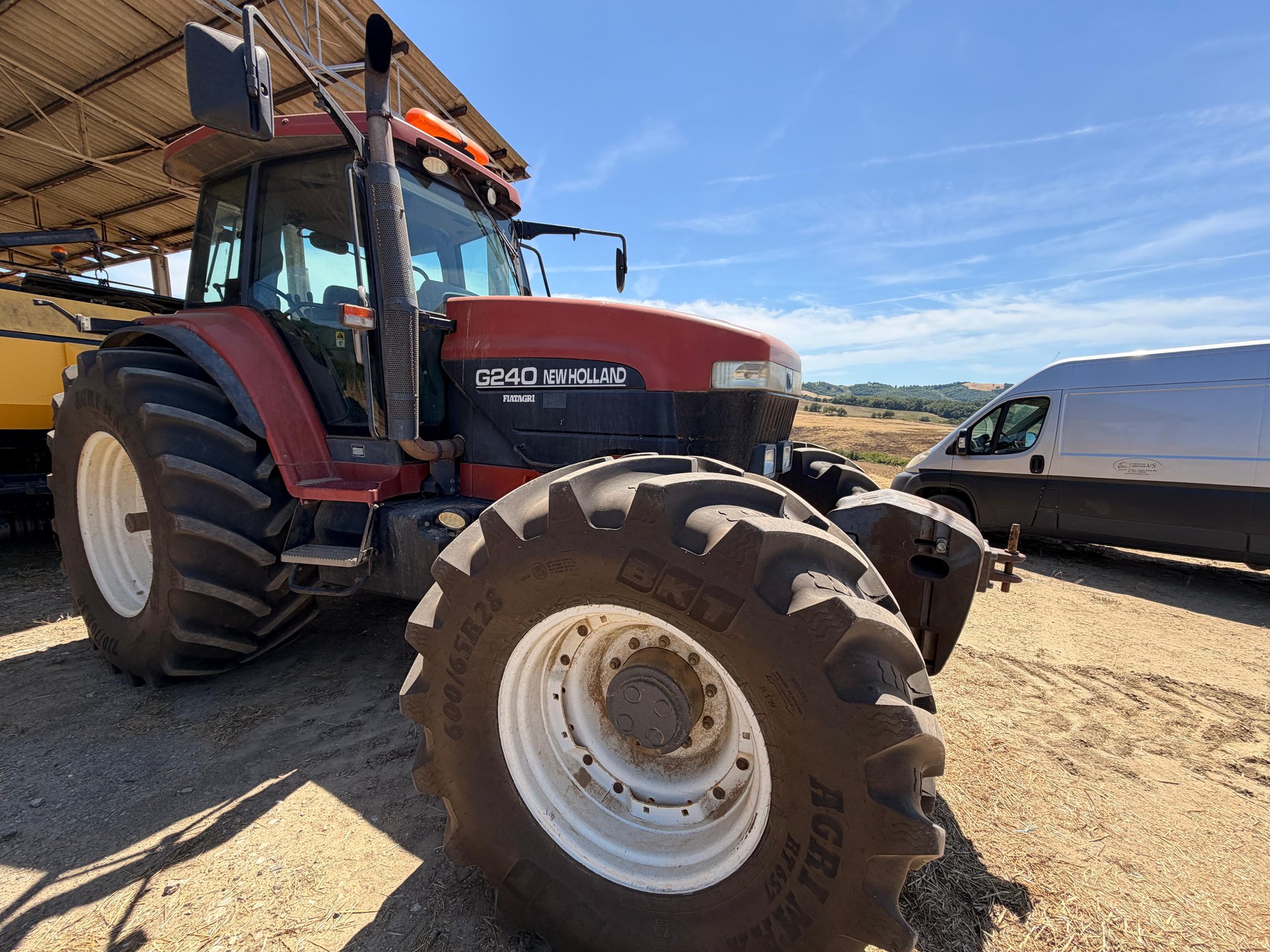 NEW HOLLAND G 240