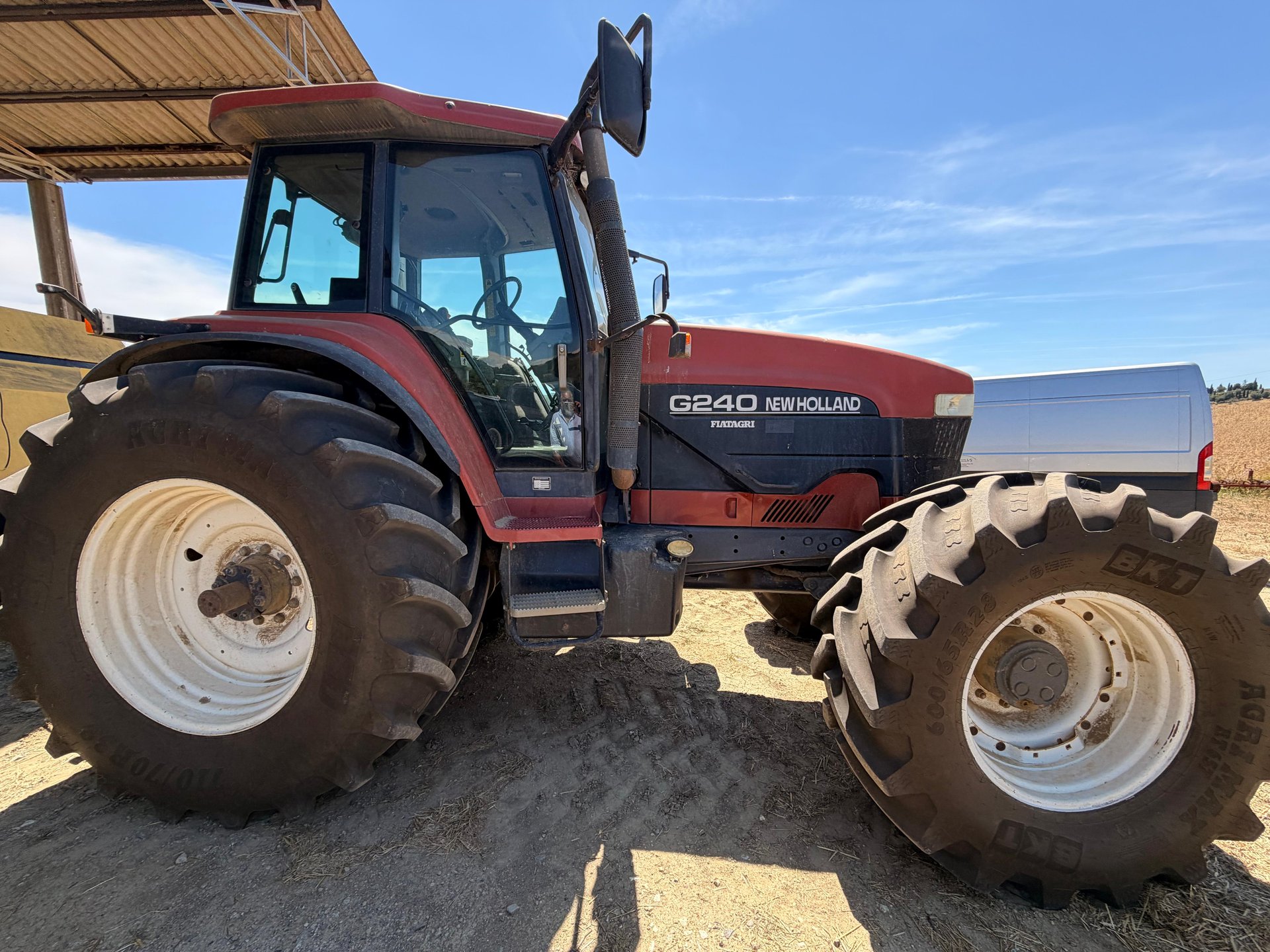 NEW HOLLAND G 240