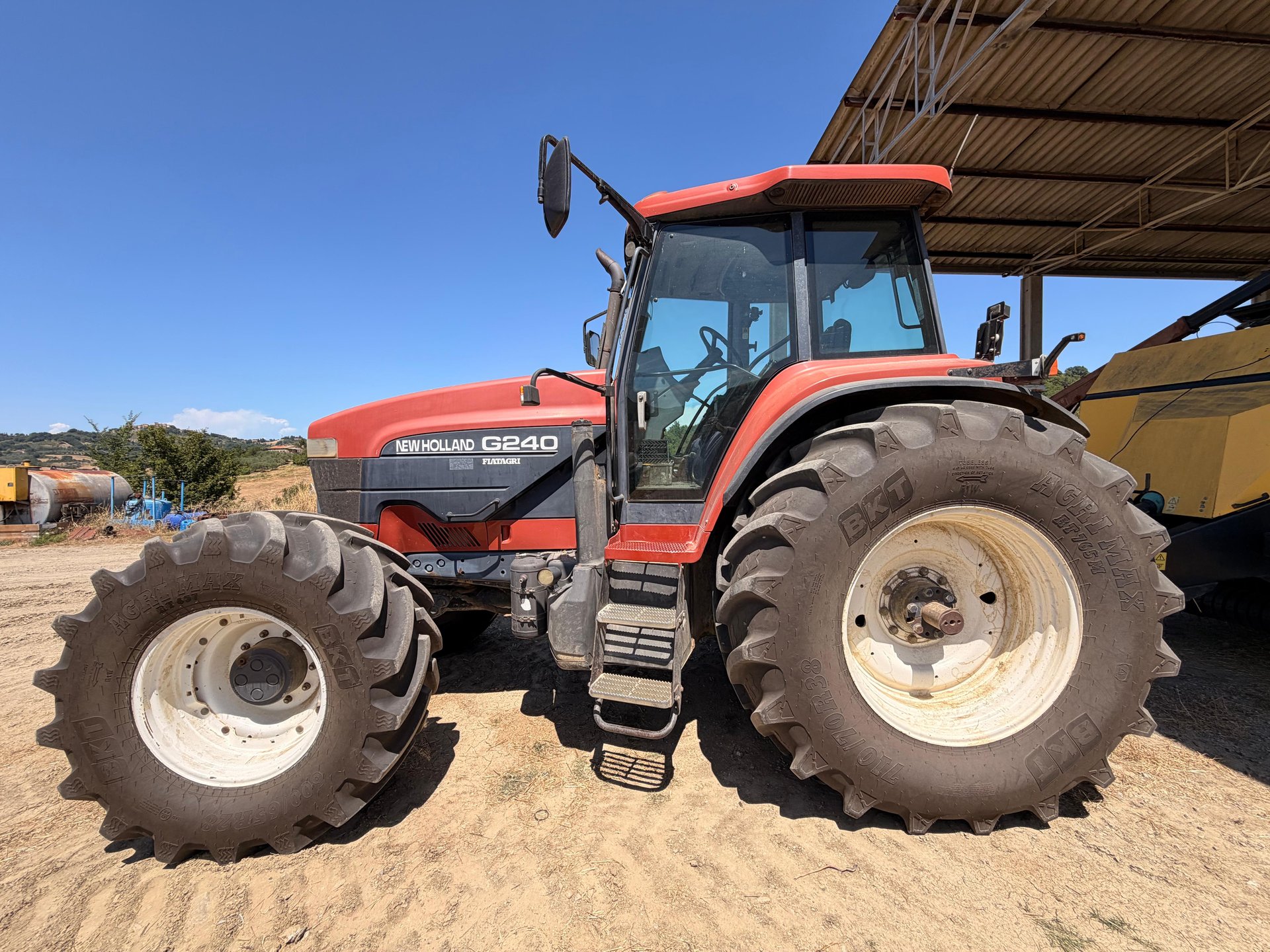 NEW HOLLAND G 240