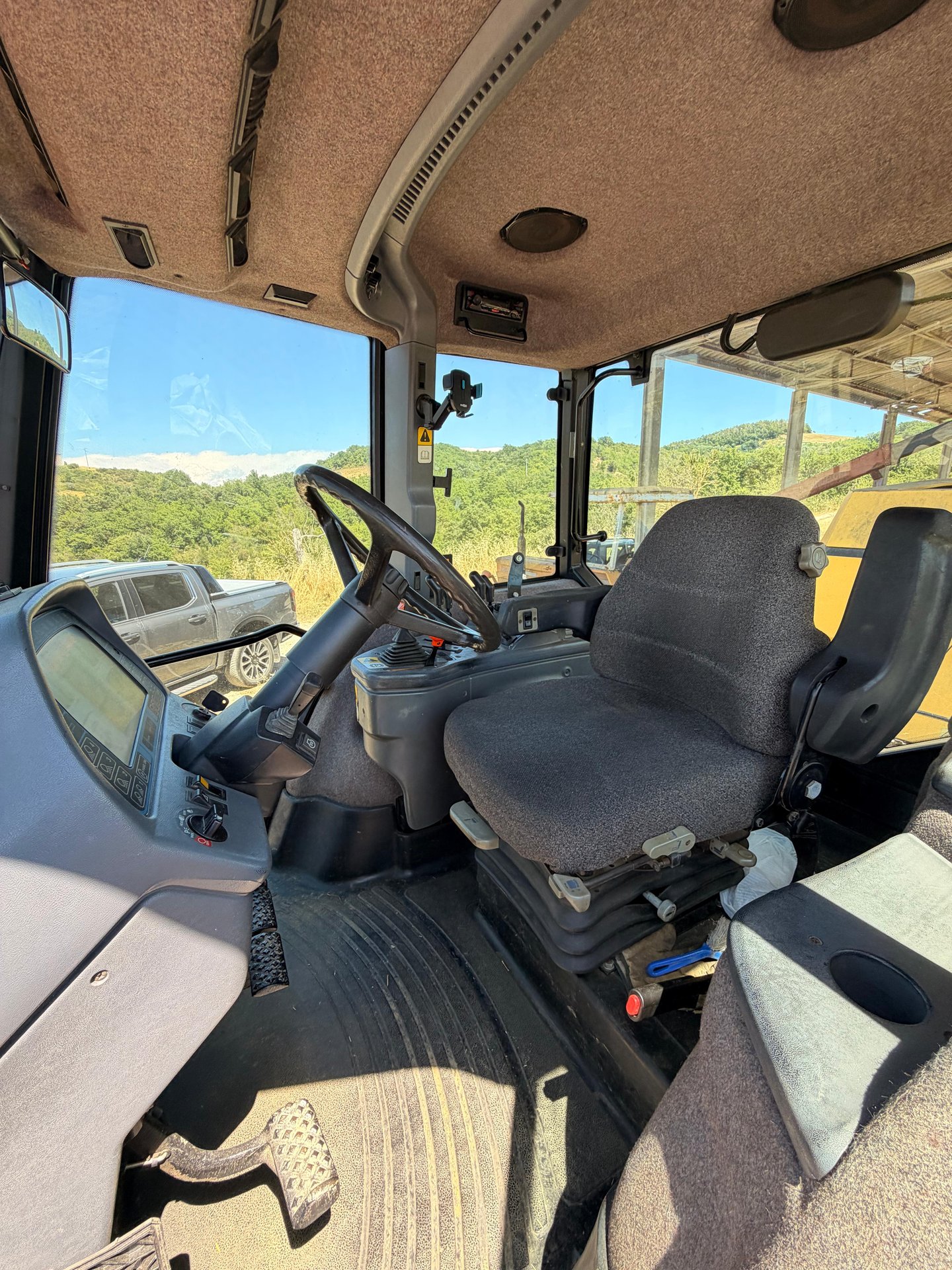 NEW HOLLAND G 240