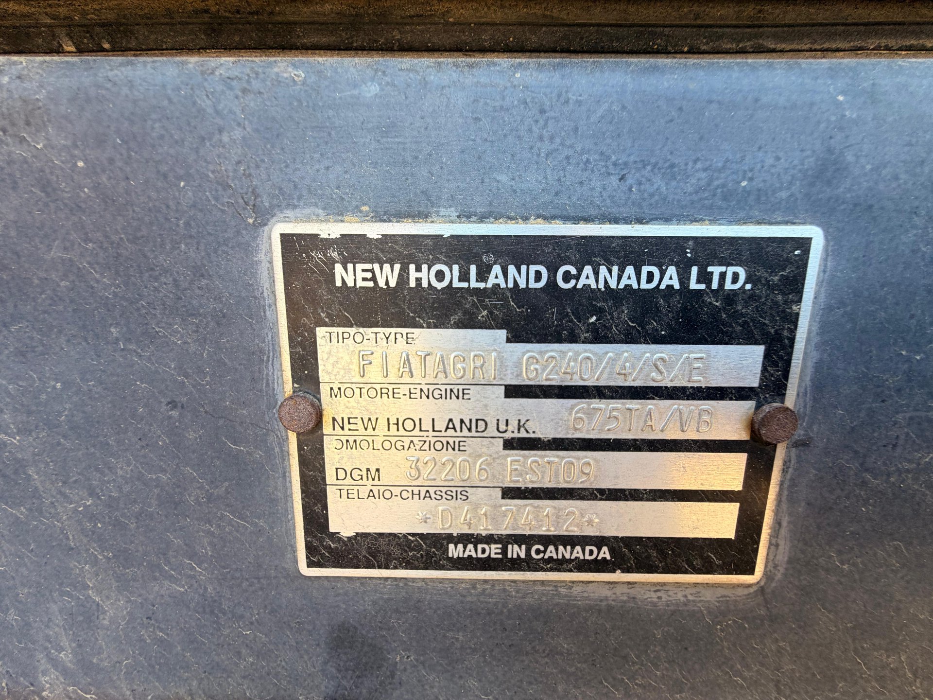 NEW HOLLAND G 240
