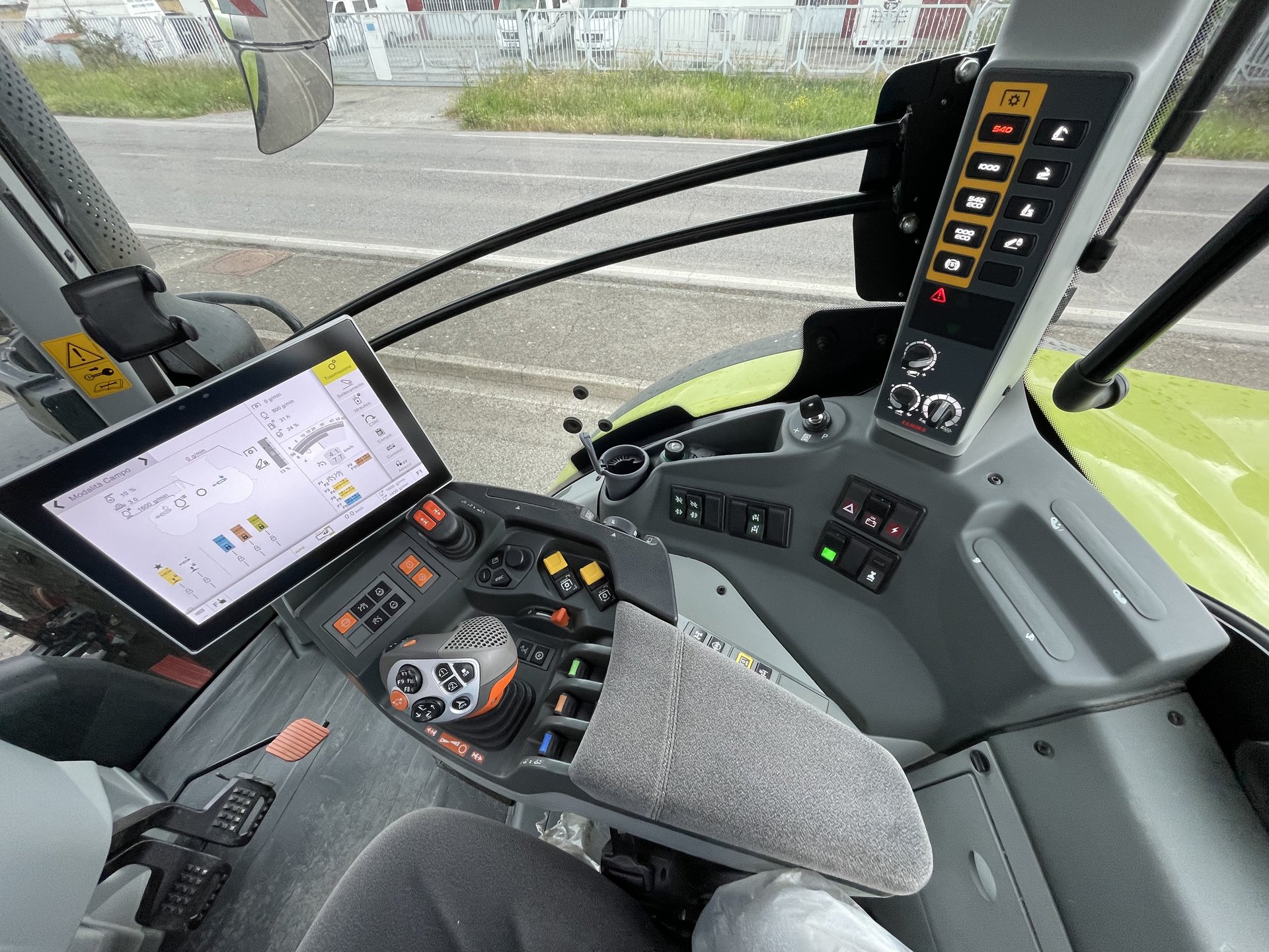 CLAAS ARION 550