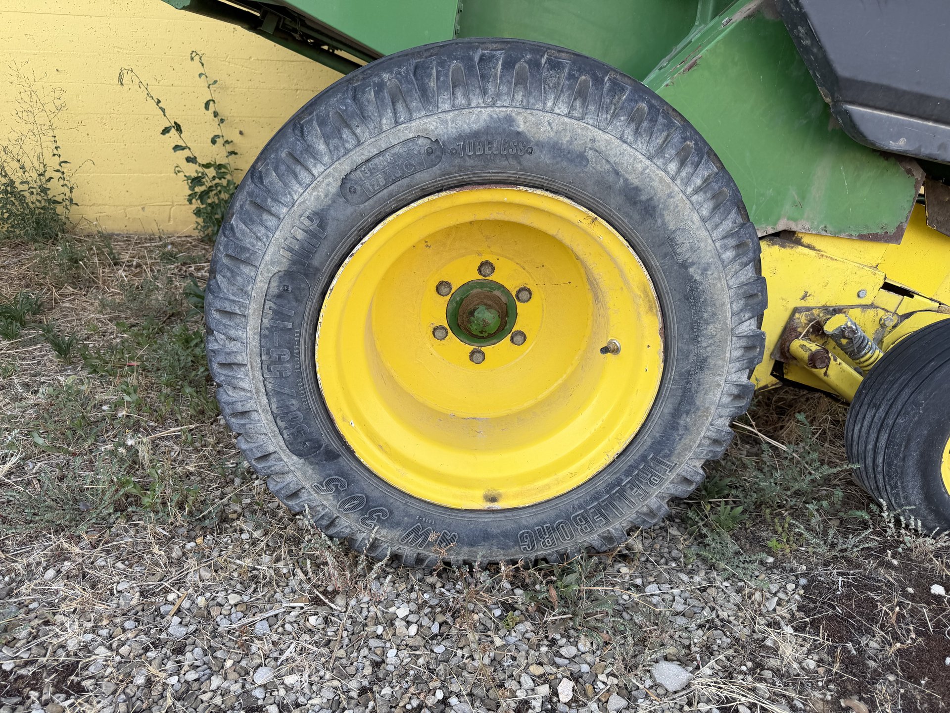 JOHN DEERE